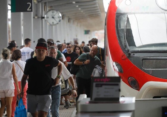 Renfe Pone En Marcha El Tren Playero Le N Gij N Estos Son Los Horarios Y Los Precios De Los